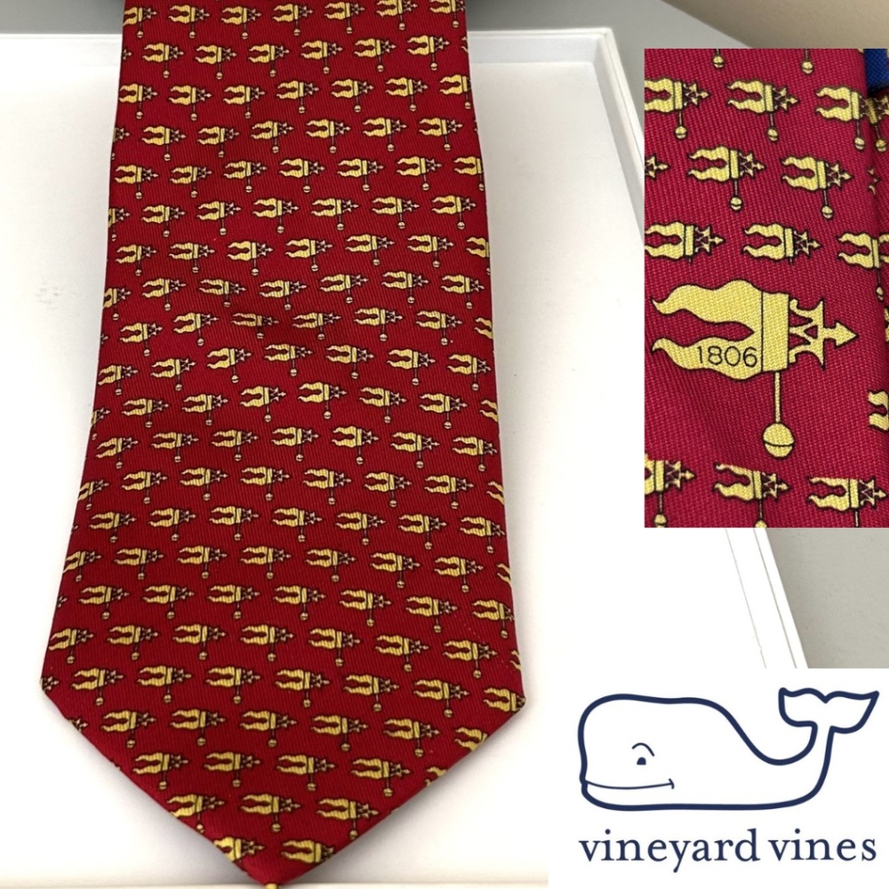 Like New! Vineyard Vines Custom Collection Silk Tie Red / Yellow Gold Banners